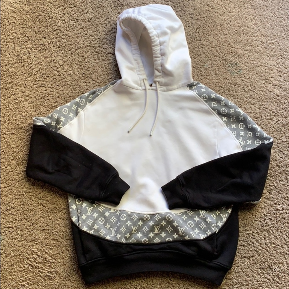 100% Authentic Louis Vuitton Hoodie Size Medium